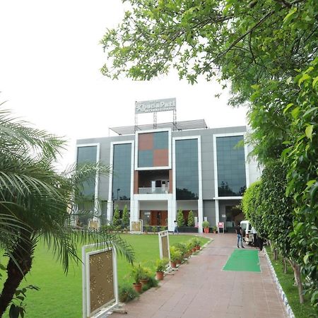 Hotel Shri Khedapati International Dewas Esterno foto