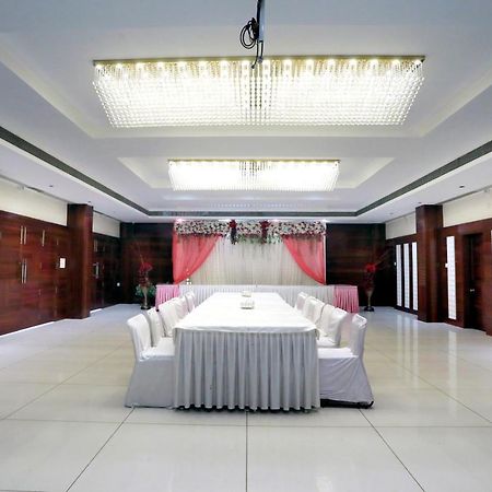 Hotel Shri Khedapati International Dewas Esterno foto