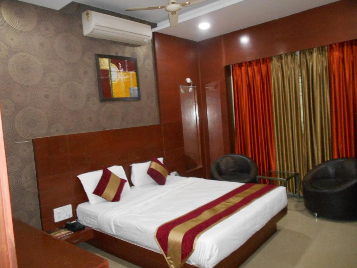 Hotel Shri Khedapati International Dewas Esterno foto