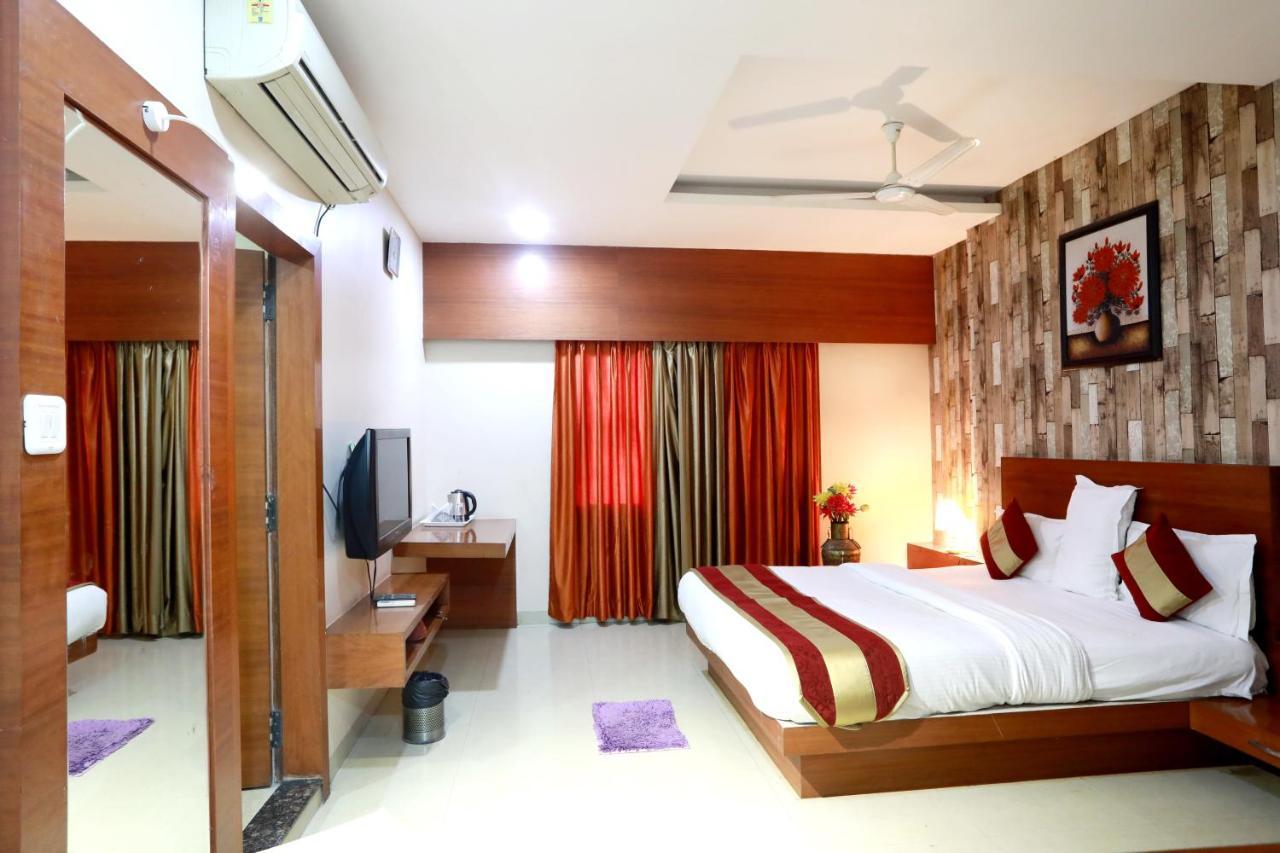 Hotel Shri Khedapati International Dewas Esterno foto