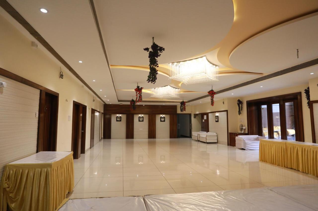 Hotel Shri Khedapati International Dewas Esterno foto