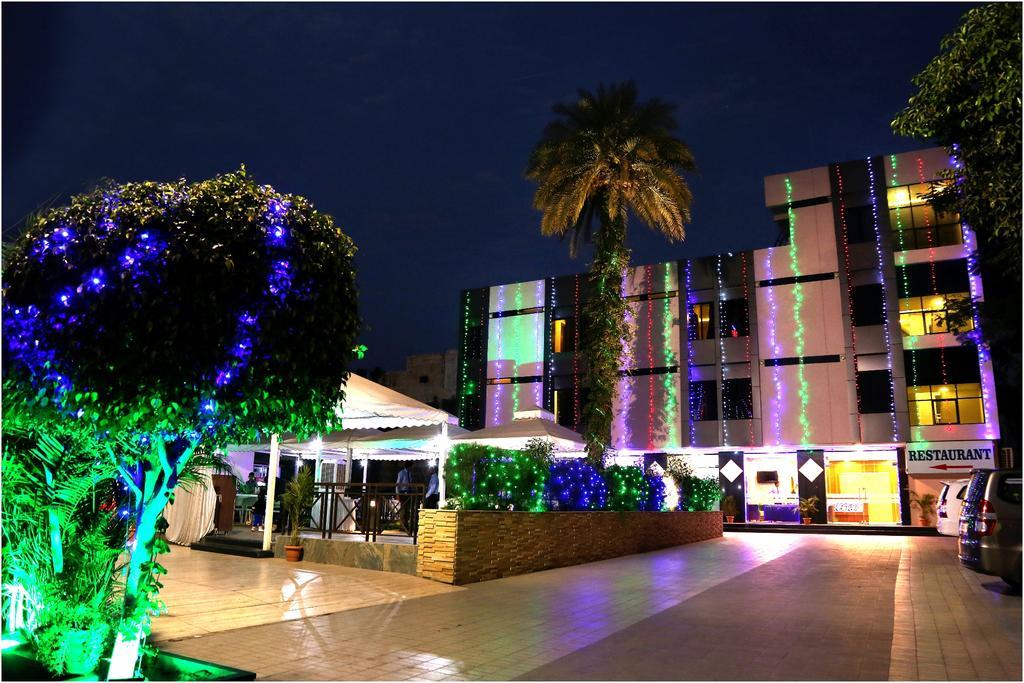 Hotel Shri Khedapati International Dewas Esterno foto