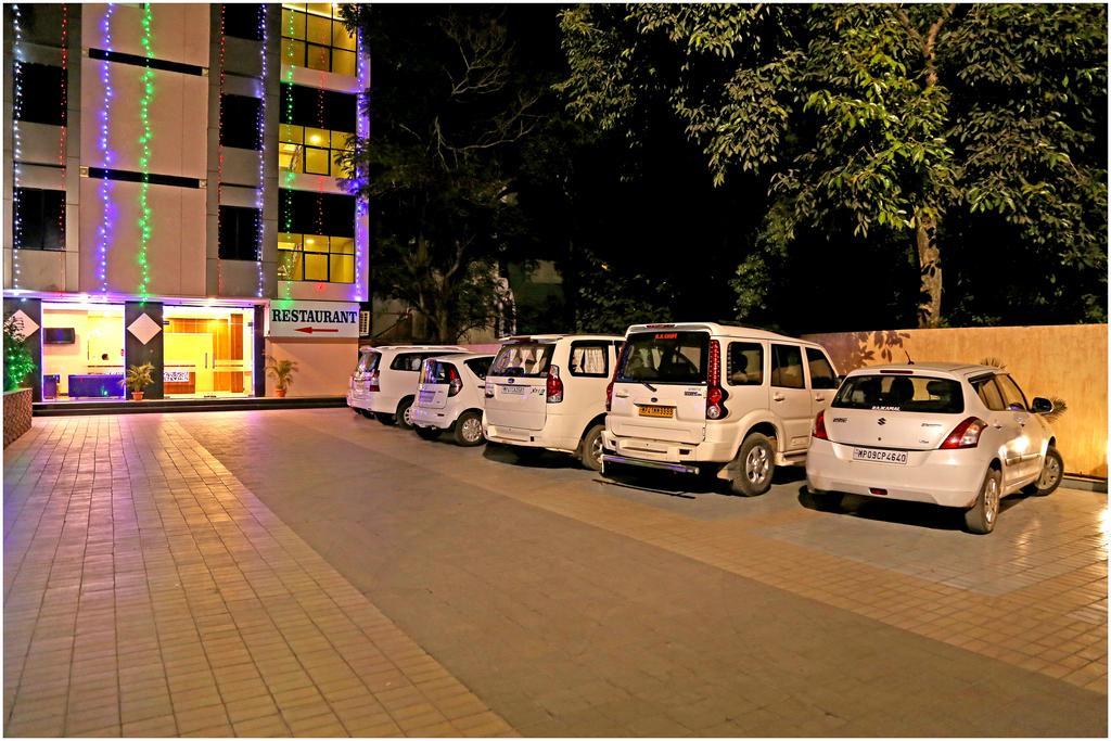 Hotel Shri Khedapati International Dewas Esterno foto