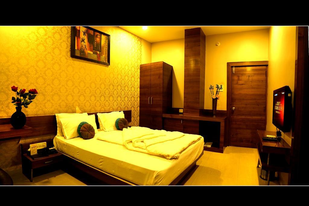 Hotel Shri Khedapati International Dewas Esterno foto