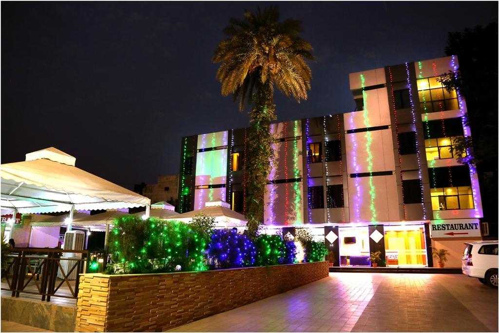 Hotel Shri Khedapati International Dewas Esterno foto