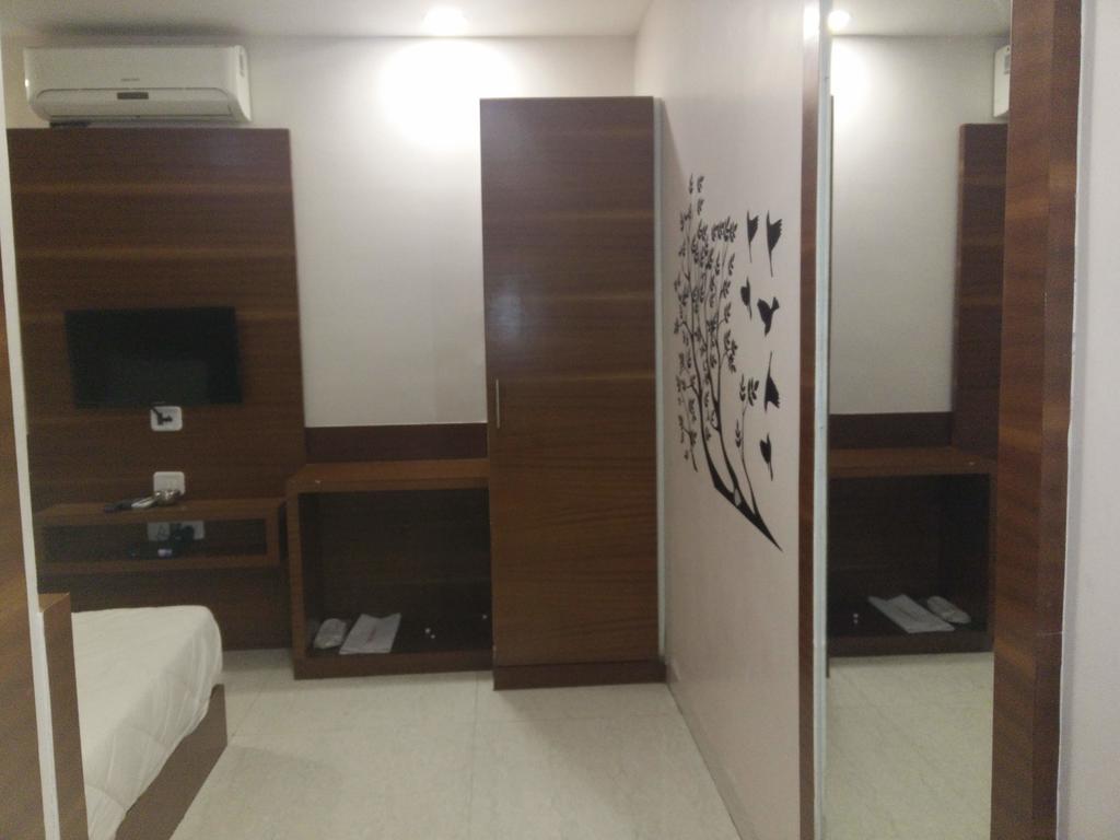 Hotel Shri Khedapati International Dewas Esterno foto