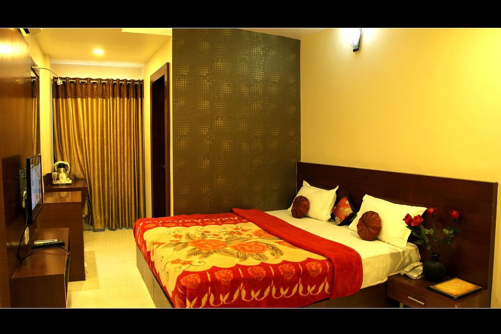 Hotel Shri Khedapati International Dewas Esterno foto