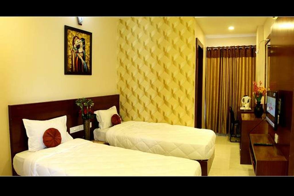 Hotel Shri Khedapati International Dewas Esterno foto