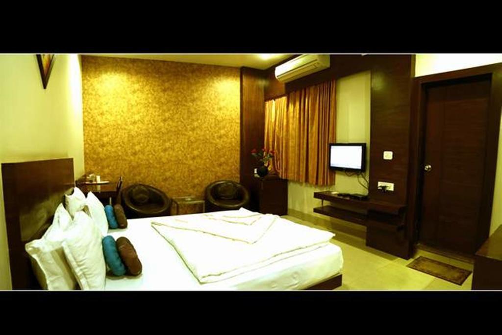 Hotel Shri Khedapati International Dewas Esterno foto
