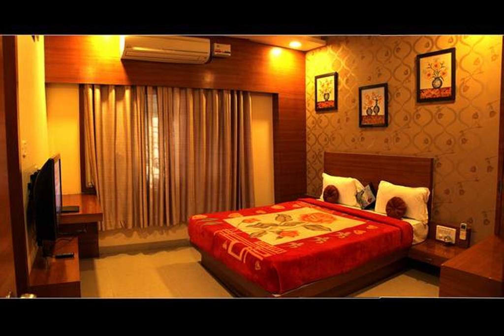 Hotel Shri Khedapati International Dewas Esterno foto