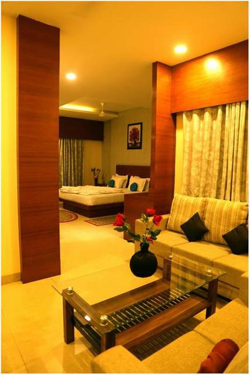 Hotel Shri Khedapati International Dewas Esterno foto
