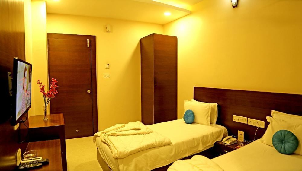 Hotel Shri Khedapati International Dewas Esterno foto