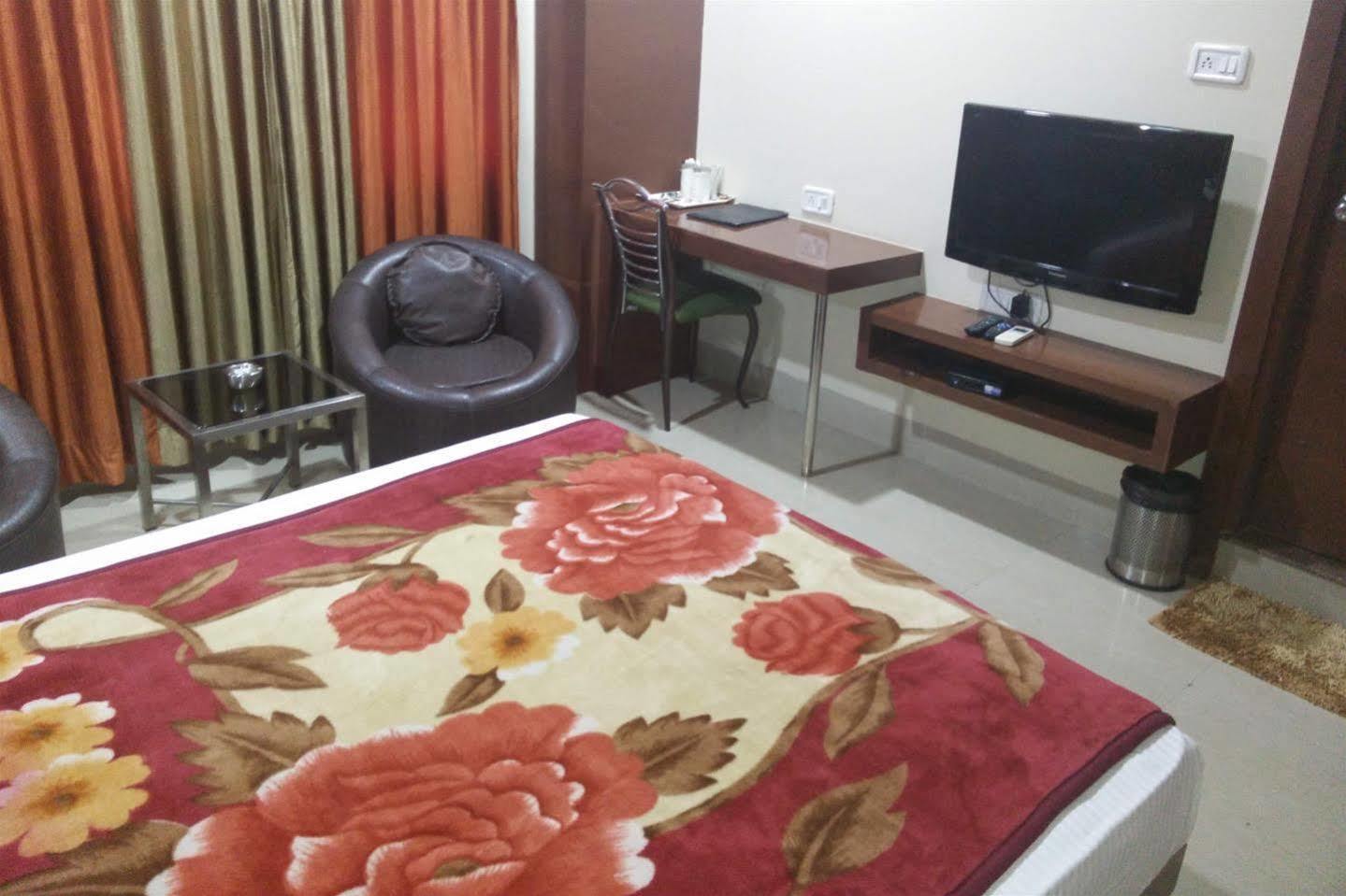 Hotel Shri Khedapati International Dewas Esterno foto