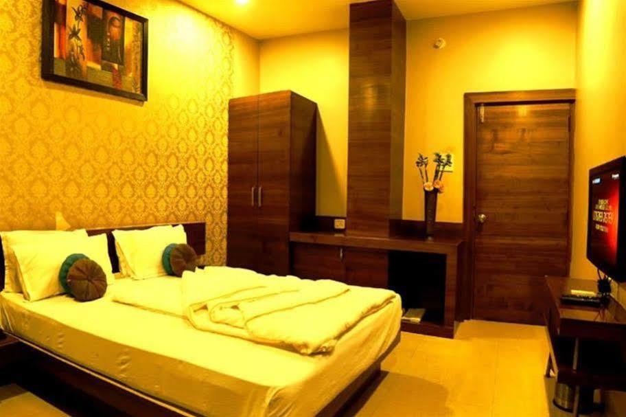 Hotel Shri Khedapati International Dewas Esterno foto
