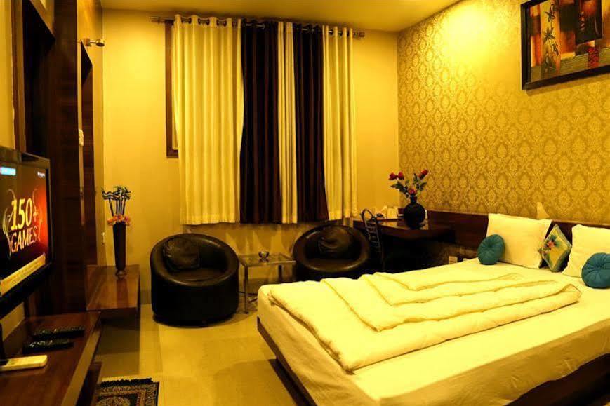 Hotel Shri Khedapati International Dewas Esterno foto