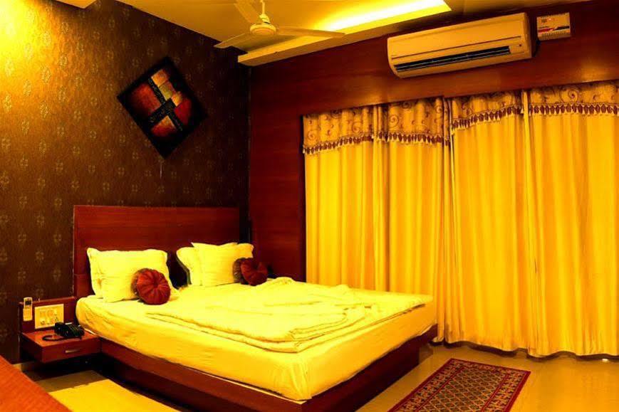 Hotel Shri Khedapati International Dewas Esterno foto