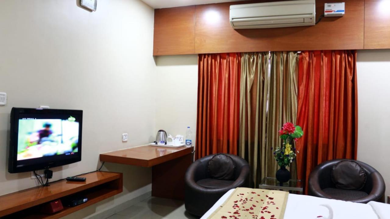 Hotel Shri Khedapati International Dewas Esterno foto