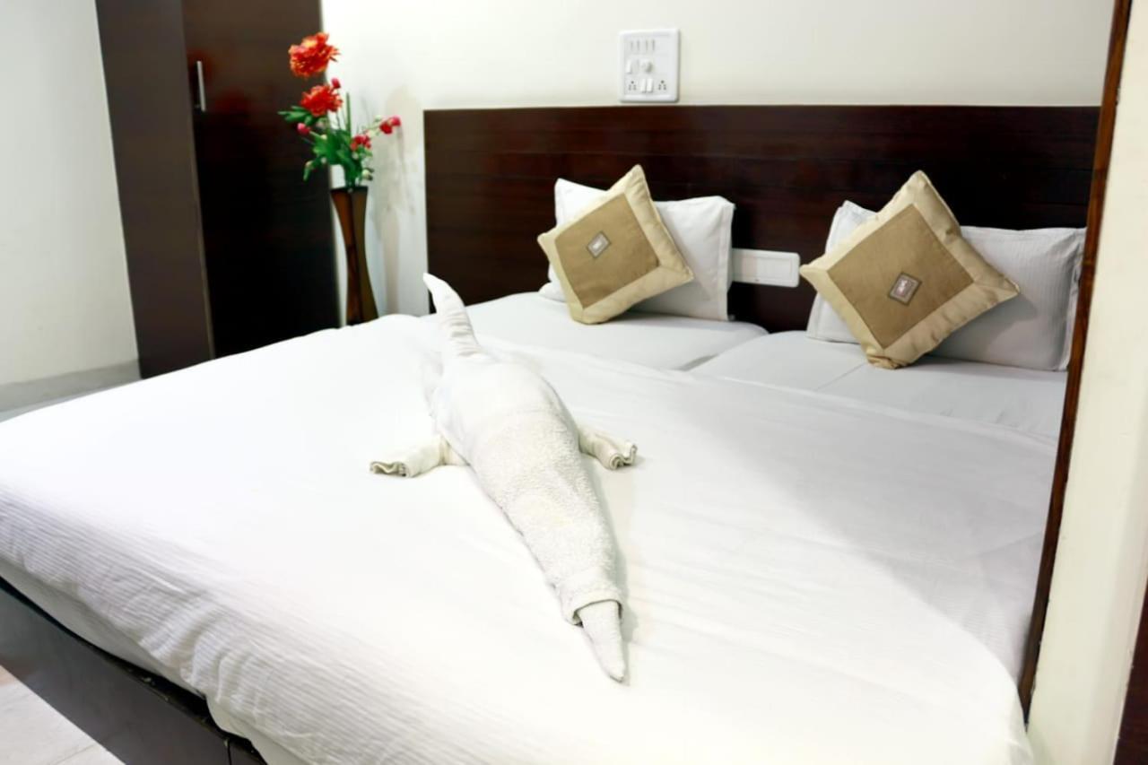 Hotel Shri Khedapati International Dewas Esterno foto