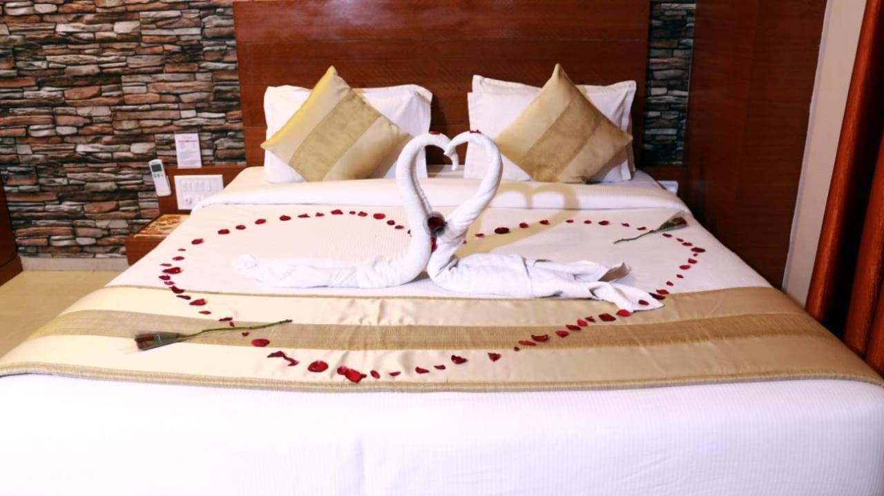 Hotel Shri Khedapati International Dewas Esterno foto