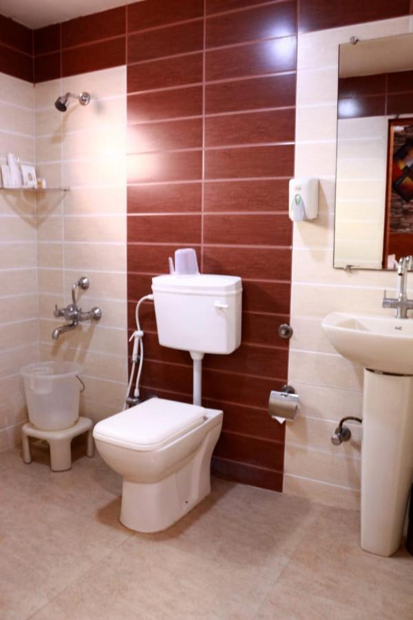 Hotel Shri Khedapati International Dewas Esterno foto
